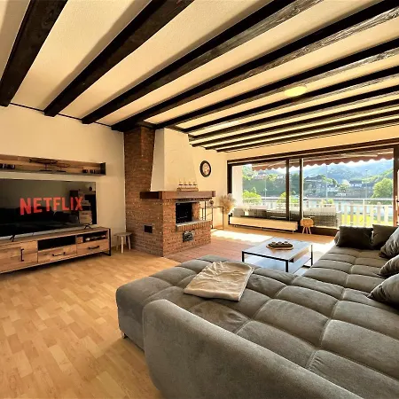 Appartamento Traumaussicht Kamin Balkon Burgblick 65 Zoll Tv Netflix Sky Joyn Lindenplatz Bullay Esterno foto