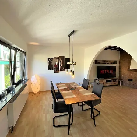 Appartamento Traumaussicht Kamin Balkon Burgblick 65 Zoll Tv Netflix Sky Joyn Lindenplatz Bullay Esterno foto