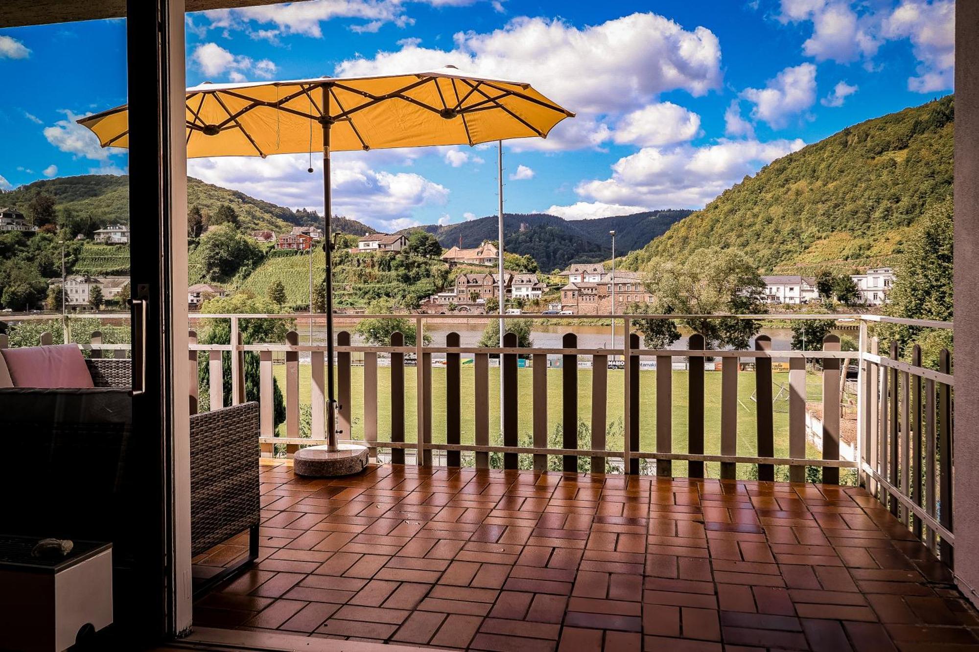 Traumaussicht Kamin Balkon Burgblick 65 Zoll Tv Netflix Sky Joyn Lindenplatz Apartment Bullay